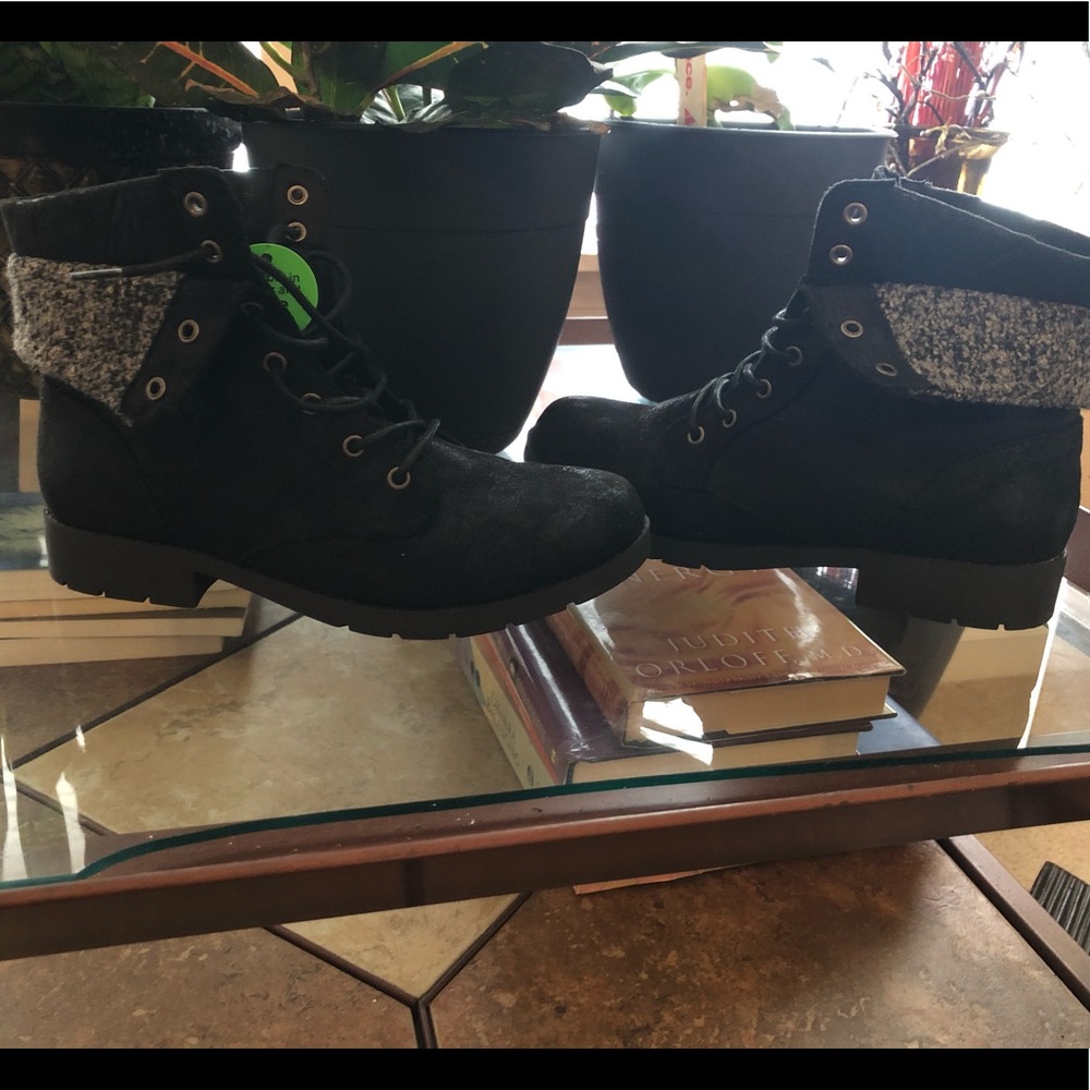 Arizona Lace Up Boots Black AZ Yates Booties